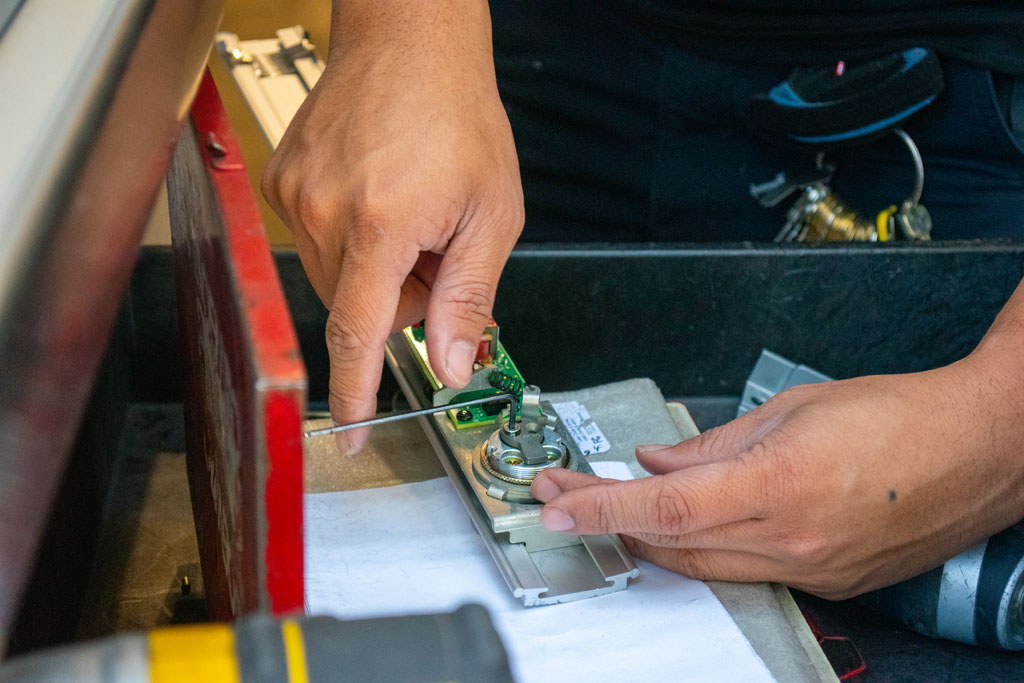 Hoe om 'n paniekbalk te verwyder？