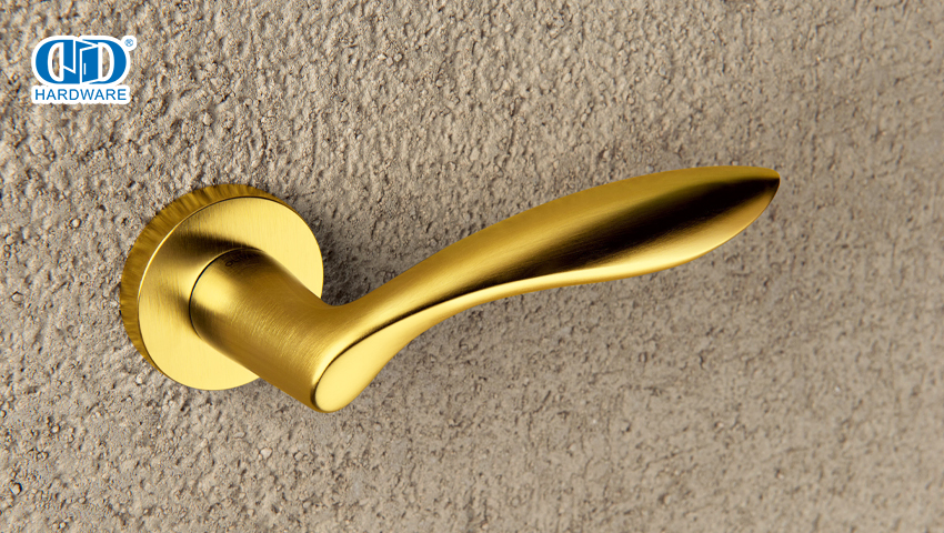 Pas deurhandvatsels by alle deure?